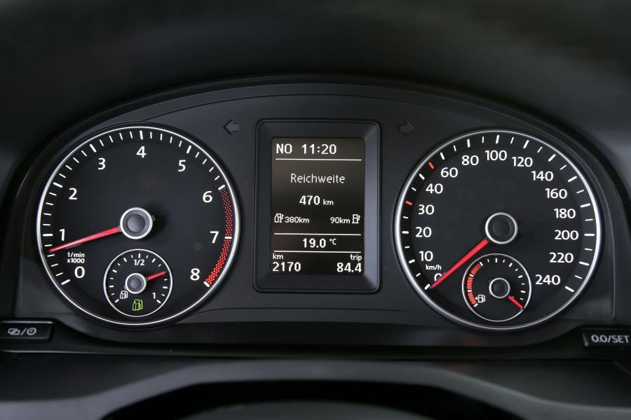 Панель приборов Volkswagen Caddy Trendline BlueMotion 2015 года  (фото 23 из 23)